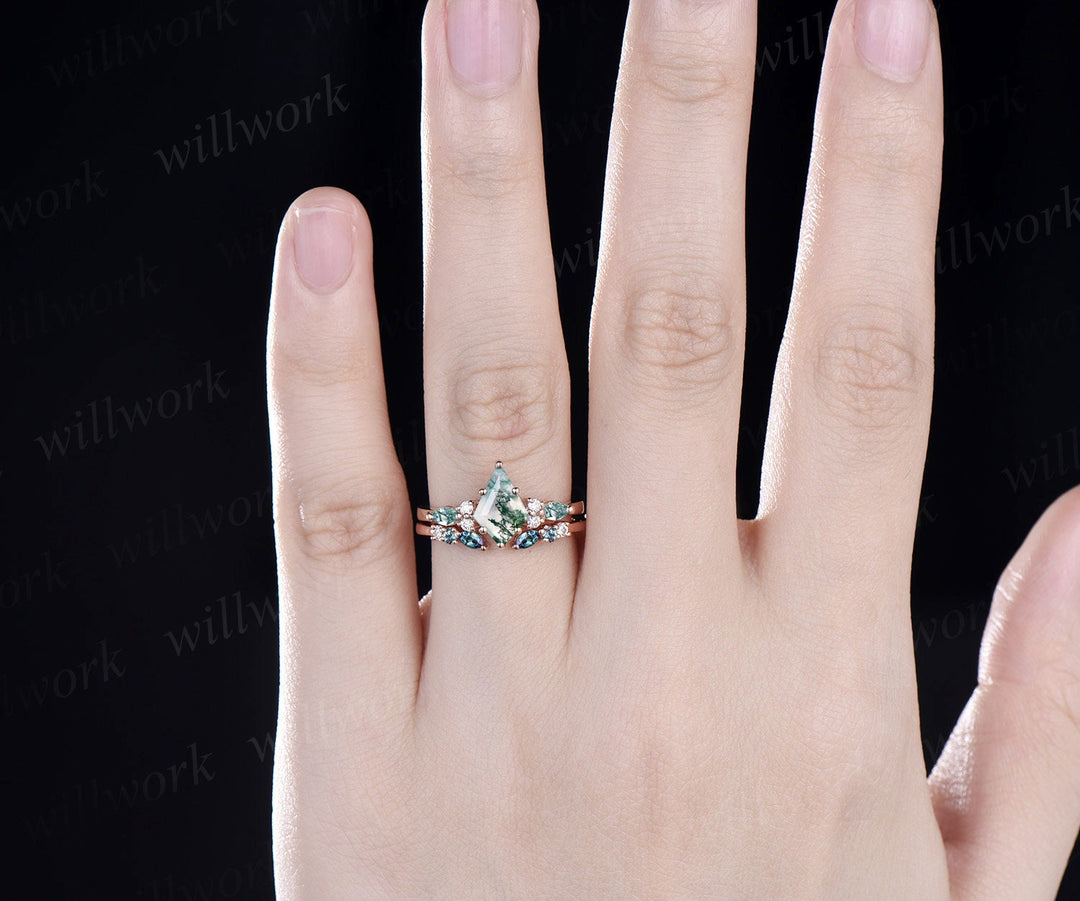 Kite cut green moss agate ring rose gold unique engagement ring dainty moissanite ring set art deco alexandrite open gap wedding band women